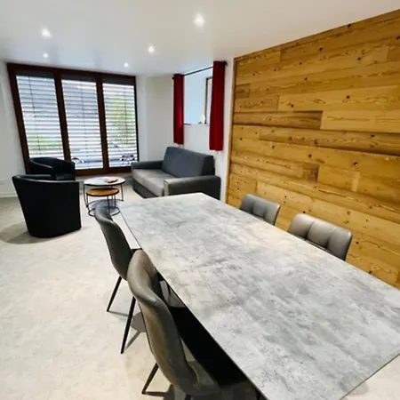 Spacious Nest With View Of Lake Apartmán