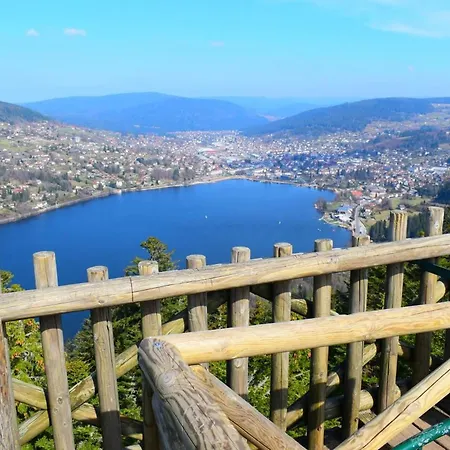 Spacious Nest With View Of Lake